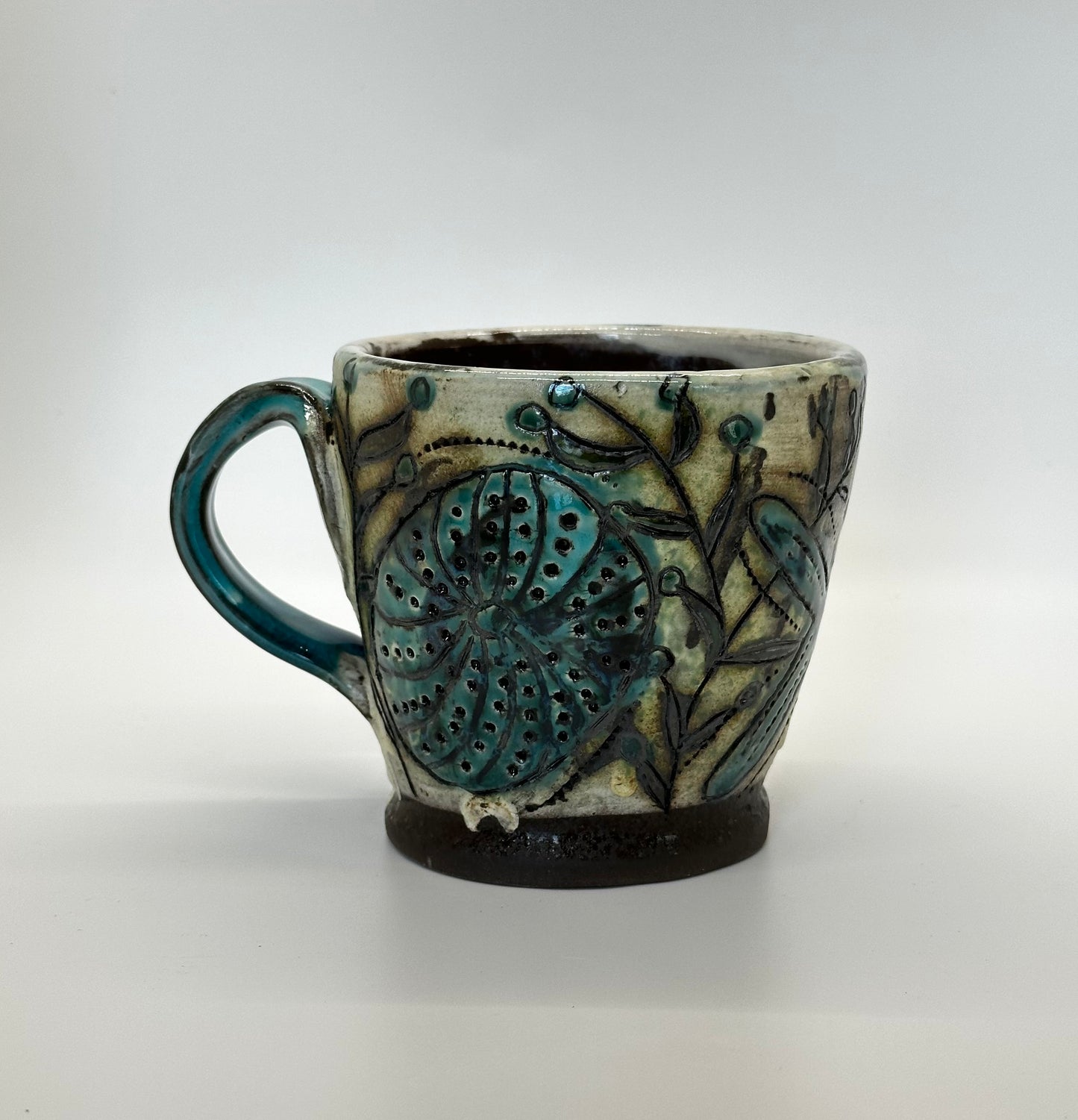 Black Stoneware Seashell Mug