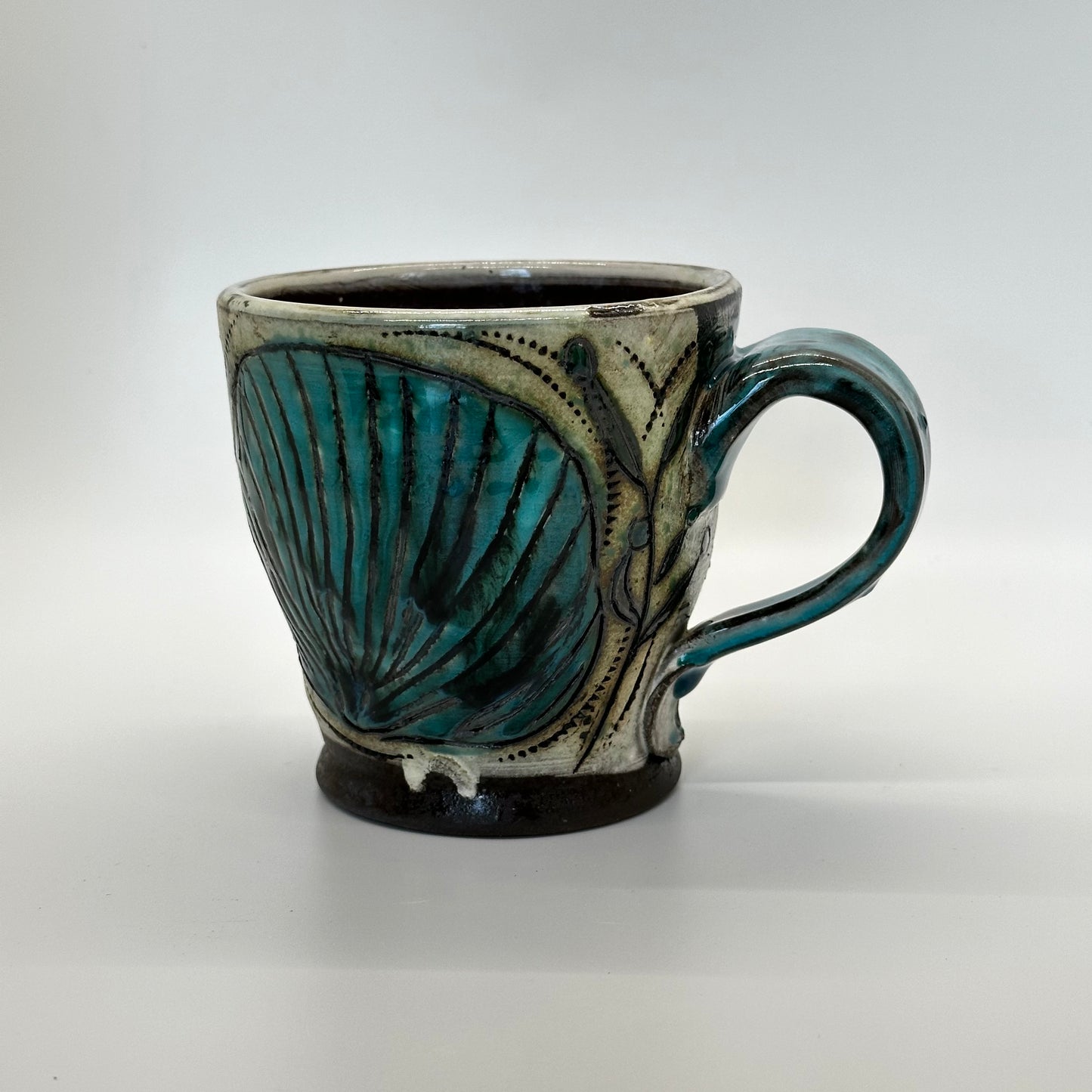 Black Stoneware Seashell Mug