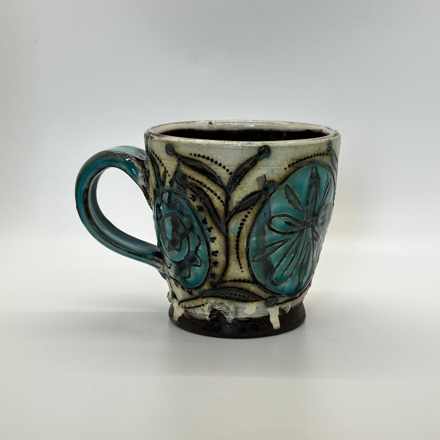 Black Stoneware Seashell Mug