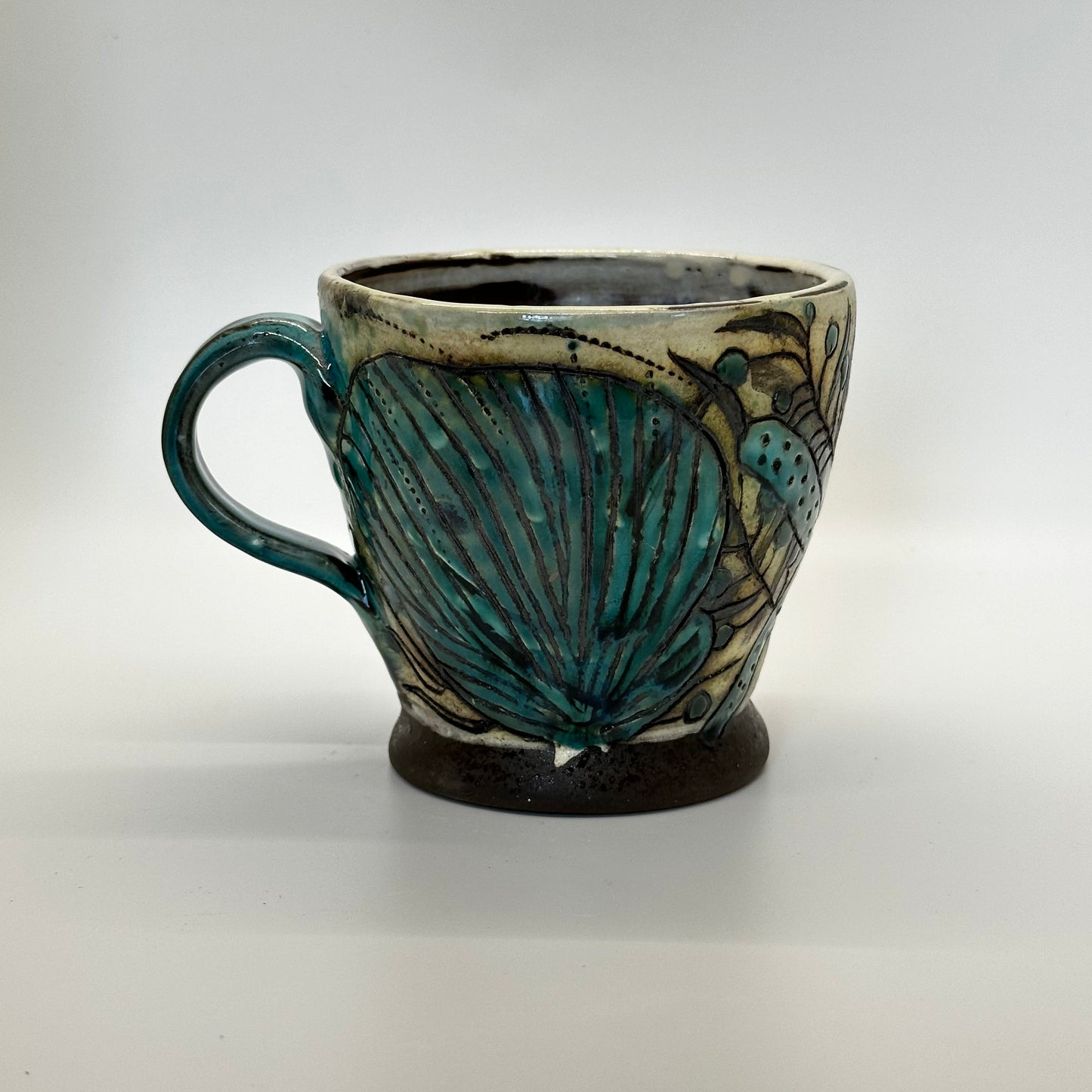 Black Stoneware Seashell Mug